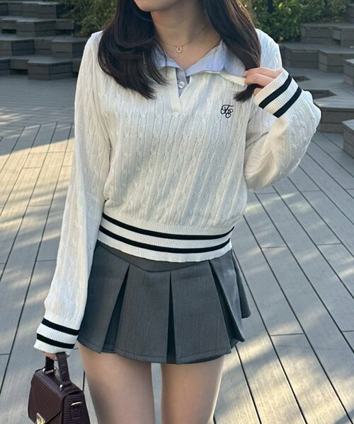 continuer de NICE CLAUP（コンティニューデナイスクラップ）の「【一枚で旬な着こなしに】スキッパー布帛ポロニット（ニット/セーター・レディース・トップグレー/アイボリー/ネイビー/その他2/その他1・FREE）」の2枚目の写真