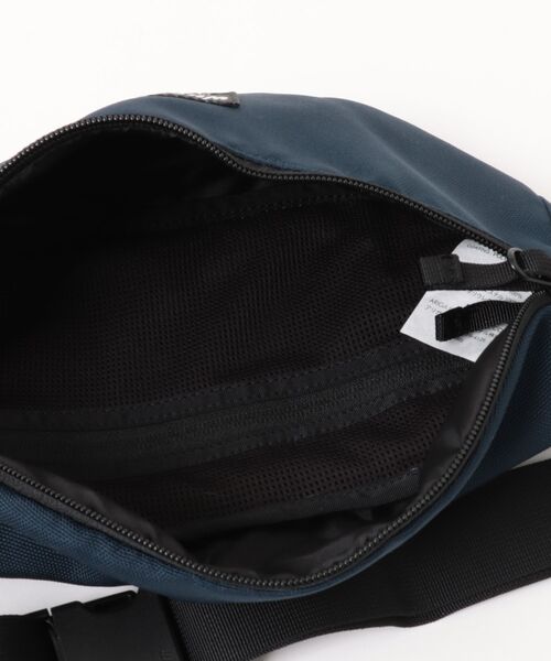 WILD THINGS（ワイルドシングス）の「【WILD THINGS】FANNY PACK M（ボディバッグ/ウエストポーチ・メンズ・ネイビー/ブラック/カーキ・ONE SIZE）」の6枚目の写真