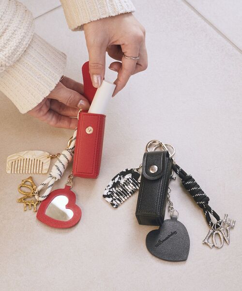 earth music&ecology(アースミュージックアンドエコロジー)の「リップケース付きマルチハートチャーム(キーホルダー・レディース・ブラック/レッド・FREE)」の3枚目の写真
