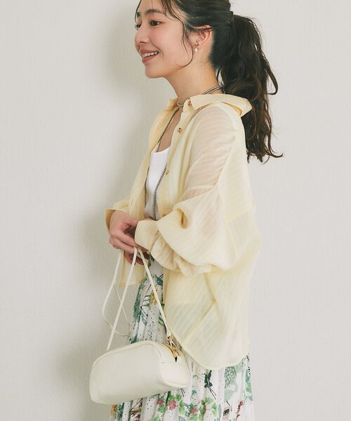 La boutique BonBon(ラブティックボンボン)の「【日焼け・冷房対策に】ストライプシアークロップドシャツ(シャツ/ブラウス・レディース・イエロー/ホワイト/サックスブルー・FREE)」の14枚目の写真