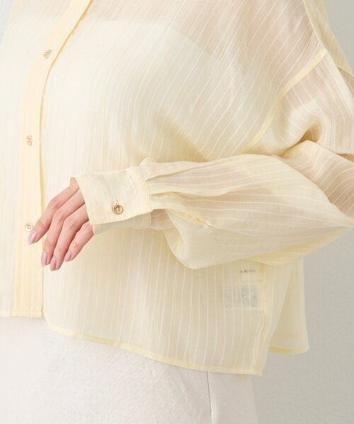 La boutique BonBon(ラブティックボンボン)の「【日焼け・冷房対策に】ストライプシアークロップドシャツ(シャツ/ブラウス・レディース・イエロー/ホワイト/サックスブルー・FREE)」の4枚目の写真