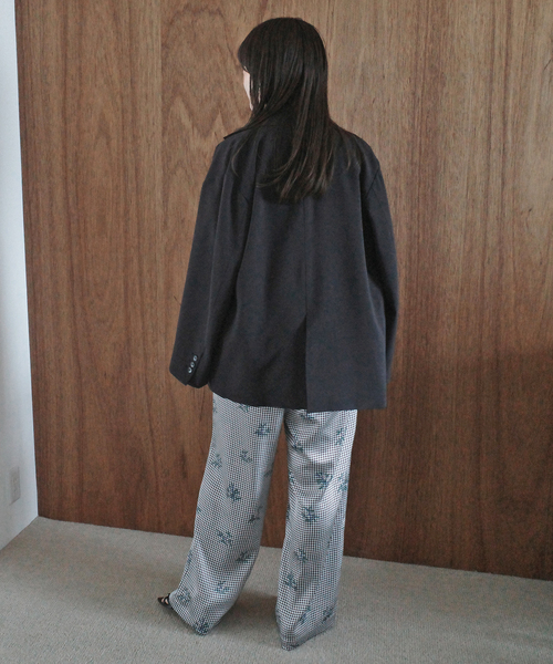 SLOBE IENA(スローブイエナ)の「Margaux Dereume × SLOBE サテンイージーパンツ(その他パンツ・レディース・ブラック系その他/ブルー・38/36)」の6枚目の写真