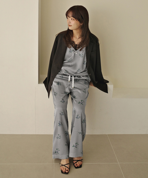 SLOBE IENA(スローブイエナ)の「Margaux Dereume × SLOBE サテンイージーパンツ(その他パンツ・レディース・ブラック系その他/ブルー・38/36)」の11枚目の写真