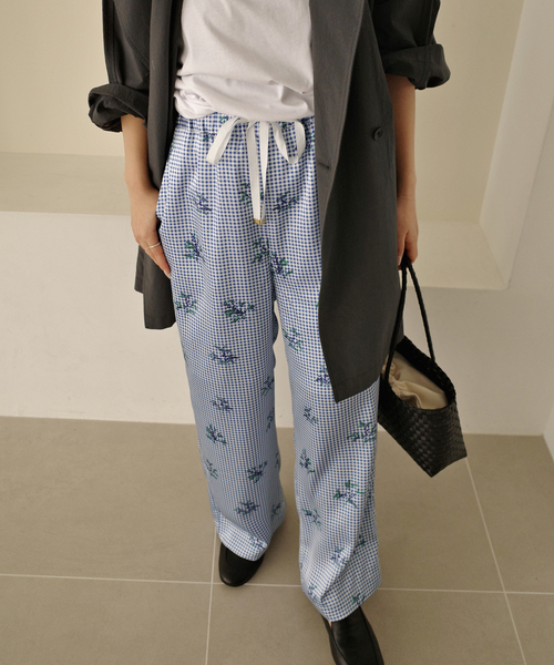 SLOBE IENA(スローブイエナ)の「Margaux Dereume × SLOBE サテンイージーパンツ(その他パンツ・レディース・ブラック系その他/ブルー・38/36)」の19枚目の写真