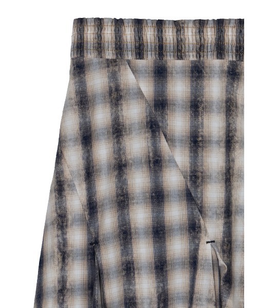 Ameri(アメリ)の「UNEVEN CHECK SPIRAL SKIRT(スカート・レディース・ネイビー/ブルー・MEDIUM/SMALL)」の13枚目の写真