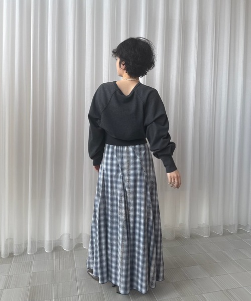 Ameri(アメリ)の「UNEVEN CHECK SPIRAL SKIRT(スカート・レディース・ネイビー/ブルー・MEDIUM/SMALL)」の9枚目の写真