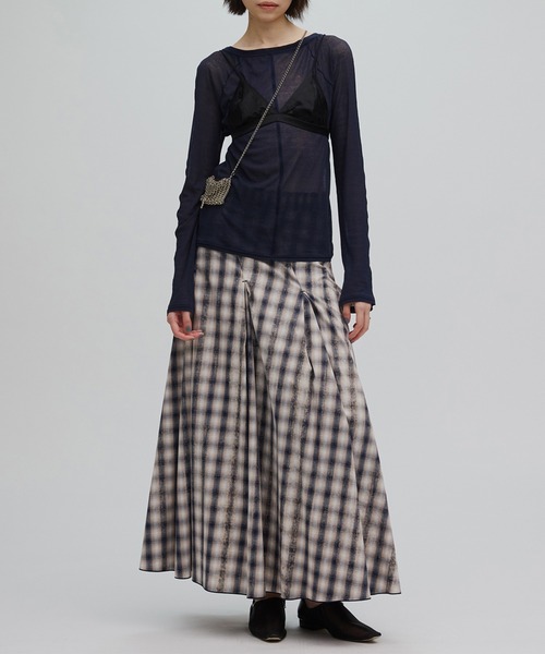 Ameri(アメリ)の「UNEVEN CHECK SPIRAL SKIRT(スカート・レディース・ネイビー/ブルー・MEDIUM/SMALL)」の5枚目の写真