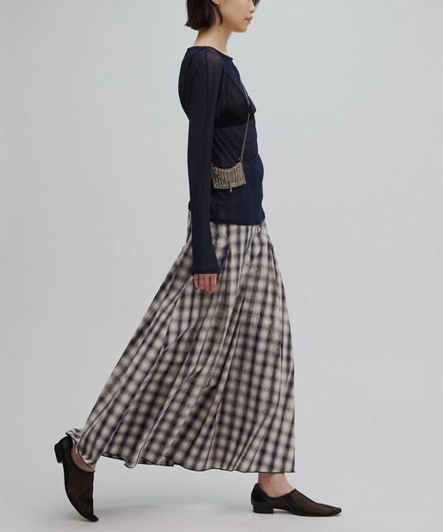 Ameri(アメリ)の「UNEVEN CHECK SPIRAL SKIRT(スカート・レディース・ネイビー/ブルー・MEDIUM/SMALL)」の7枚目の写真