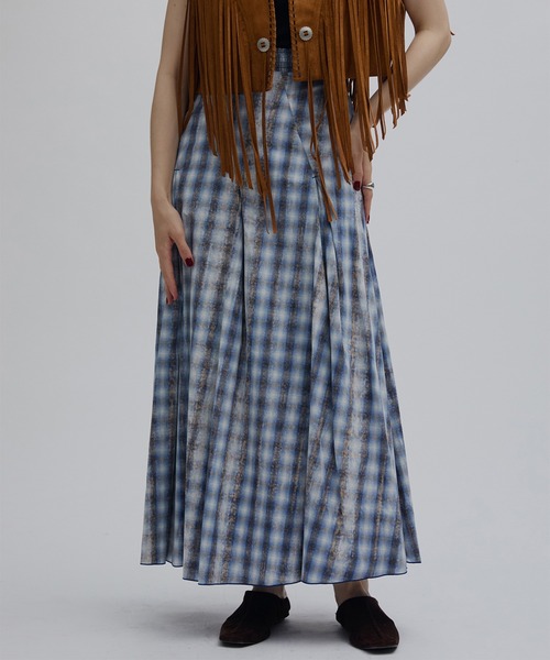 Ameri(アメリ)の「UNEVEN CHECK SPIRAL SKIRT(スカート・レディース・ネイビー/ブルー・MEDIUM/SMALL)」の22枚目の写真