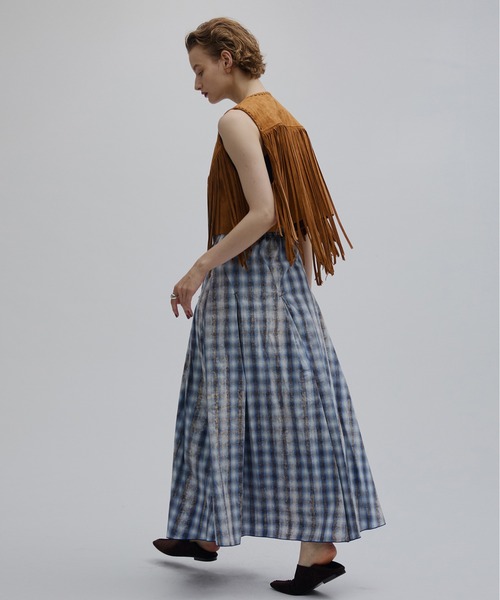 Ameri(アメリ)の「UNEVEN CHECK SPIRAL SKIRT(スカート・レディース・ネイビー/ブルー・MEDIUM/SMALL)」の21枚目の写真