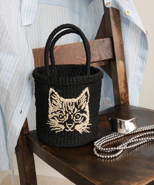 fredy emue（フレディエミュ）の「【BAGMATI/バグマティ】キャット刺繍アバカミニトートバッグ（かごバッグ・レディース・ベージュ/ブラック・FREE）」の2枚目の写真
