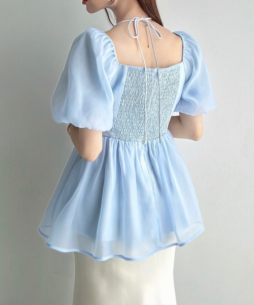 Meiru(メイル)の「スクエアネックシアーペプラムトップス(シャツ/ブラウス・レディース・アイボリー/ブルー/ブラック・LARGE/MEDIUM/SMALL)」の14枚目の写真