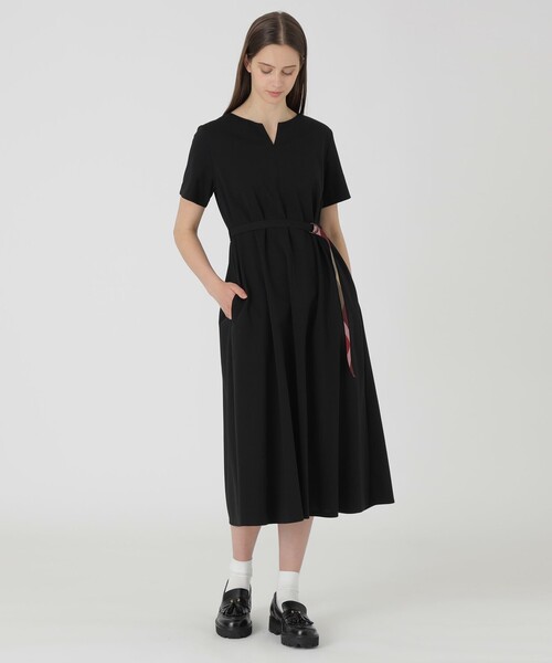 BLUE LABEL CRESTBRIDGE(ブルーレーベルクレストブリッジ)の「【接触冷感】【抗菌防臭】【UVカット】【吸水速乾】コンパクトポンチドレス(ワンピース・レディース・ダークネイビー/ブラック/ベビーピンク・36/38/40)」の1枚目の写真