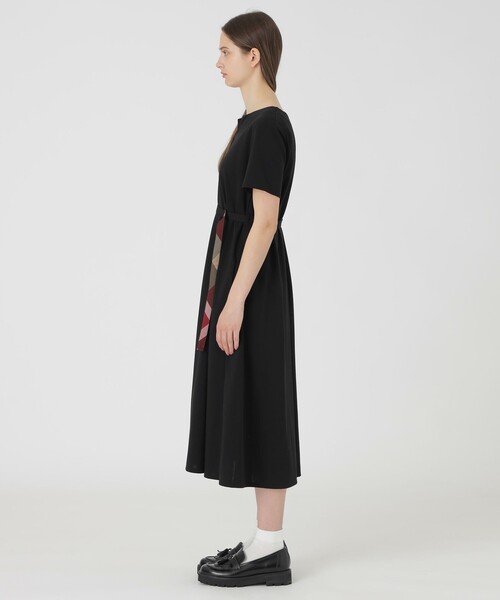 BLUE LABEL CRESTBRIDGE(ブルーレーベルクレストブリッジ)の「【接触冷感】【抗菌防臭】【UVカット】【吸水速乾】コンパクトポンチドレス(ワンピース・レディース・ダークネイビー/ブラック/ベビーピンク・36/38/40)」の6枚目の写真