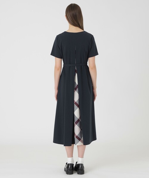 BLUE LABEL CRESTBRIDGE(ブルーレーベルクレストブリッジ)の「【接触冷感】【抗菌防臭】【UVカット】【吸水速乾】コンパクトポンチドレス(ワンピース・レディース・ダークネイビー/ブラック/ベビーピンク・36/38/40)」の21枚目の写真