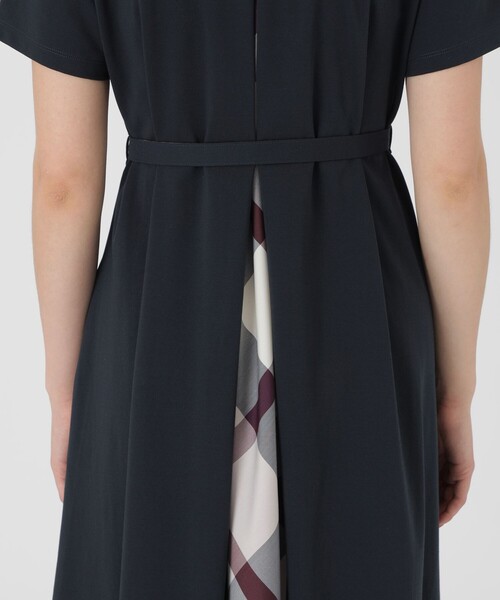 BLUE LABEL CRESTBRIDGE(ブルーレーベルクレストブリッジ)の「【接触冷感】【抗菌防臭】【UVカット】【吸水速乾】コンパクトポンチドレス(ワンピース・レディース・ダークネイビー/ブラック/ベビーピンク・36/38/40)」の22枚目の写真