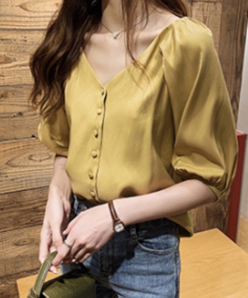Teem Store(チームストア)の「ボリューム袖Vネックベーシックブラウス とろみブラウス(シャツ/ブラウス・レディース・ホワイト/ミント/イエロー・F)」の9枚目の写真
