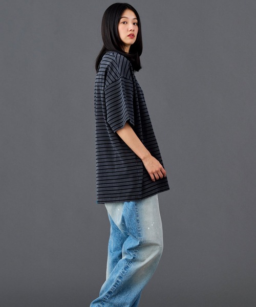 Liberaiders(リベレイダース)の「Liberaiders/リベレイダース PIGMENT DYED STRIPED S/S SHIRT ストライプデザイン ドロップショルダー クルーネックTシャツ 2026年 夏 夏服(Tシャツ/カットソー・メンズ・ブラック/パープル・M/L/XL)」の7枚目の写真