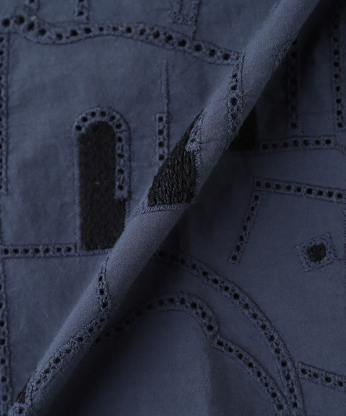 amiii(アミィ)の「mii (ミイ) SHIFFLY EMBROIDED SHIRT(シャツ/ブラウス・メンズ・ネイビー・LARGE)」の3枚目の写真