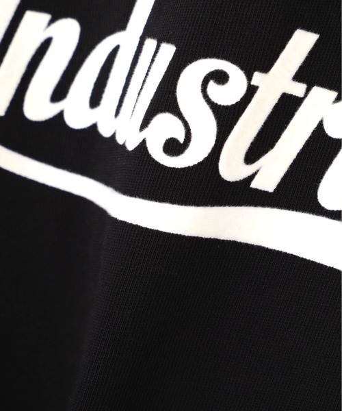 Alpha Industries（アルファインダストリーズ）の「【日本限定】Alpha Industries/アルファインダストリーズ/SCRIPT　LOGO　T‐SHIRT/スクリプト ロゴ Tシャツ（Tシャツ/カットソー・メンズ・ホワイト/ブラック/オリーブ・SMALL/MEDIUM/LARGE/X-LARGE/2XL）」の5枚目の写真