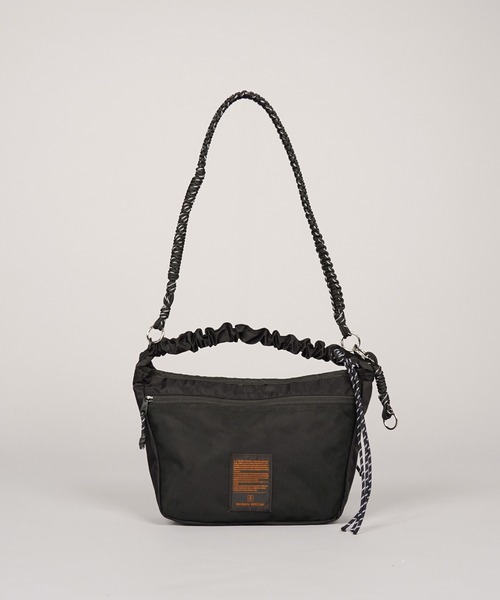 MAISON SPECIAL(メゾンスペシャル)の「《UNISEX》【THEATRE PRODUCTS】Collaboration Multiway Mesh Pocket Puffer Bag/シアタープロダクツコラボレーションマルチウェイメッシュポケットパファーバッグ【MAISON SPECIAL/メゾンスペシャル】(ショルダーバッグ・メンズ・グレイッシュベージュ/ブラック・FREE)」の8枚目の写真