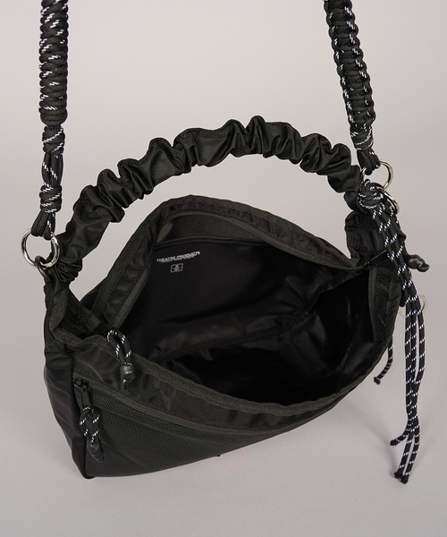 MAISON SPECIAL(メゾンスペシャル)の「《UNISEX》【THEATRE PRODUCTS】Collaboration Multiway Mesh Pocket Puffer Bag/シアタープロダクツコラボレーションマルチウェイメッシュポケットパファーバッグ【MAISON SPECIAL/メゾンスペシャル】(ショルダーバッグ・メンズ・グレイッシュベージュ/ブラック・FREE)」の13枚目の写真
