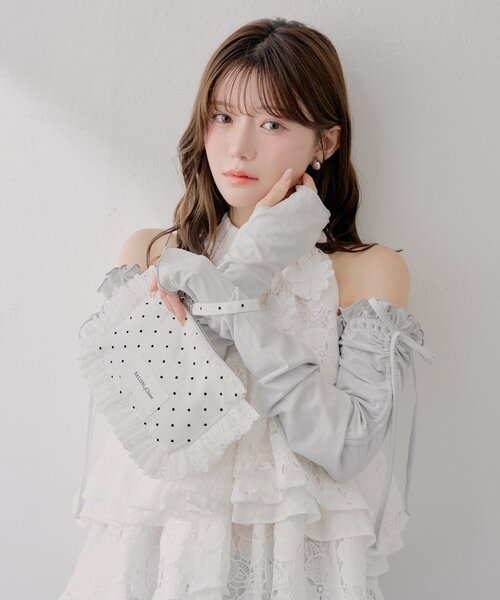 Chico（チコ）の「【SALON  by Chico】ポーチ付きドロストUVカットアームカバー（その他小物・レディース・アイボリー/ブルー/ブラック・FREE）」の9枚目の写真