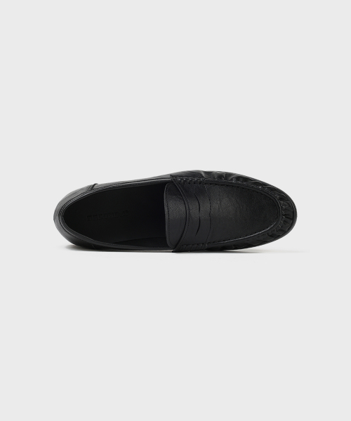 FIRENZE ATELIER（フィレンツェアトリエ）の「[SECOND.A] ショーリングディテール ユニセックス ベーシック ペニーローファー PL5900UX [WRINKLE BLACK]（ローファー・レディース・ブラック・23cm/24cm/25cm/26cm/27cm/28cm）」の6枚目の写真
