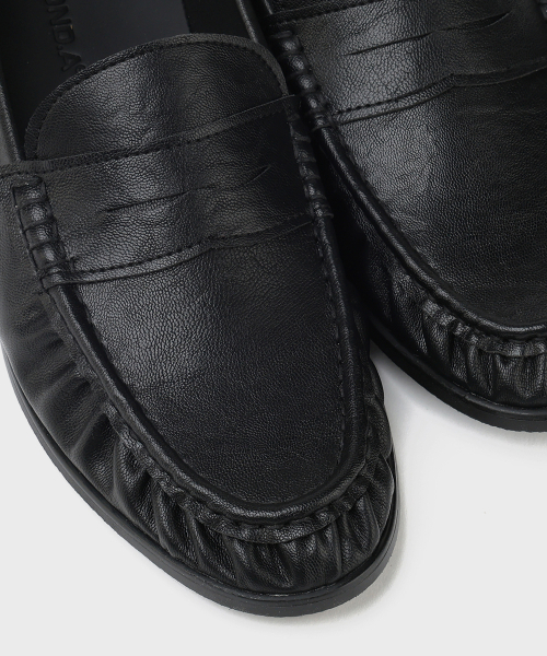 FIRENZE ATELIER（フィレンツェアトリエ）の「[SECOND.A] ショーリングディテール ユニセックス ベーシック ペニーローファー PL5900UX [WRINKLE BLACK]（ローファー・レディース・ブラック・23cm/24cm/25cm/26cm/27cm/28cm）」の9枚目の写真