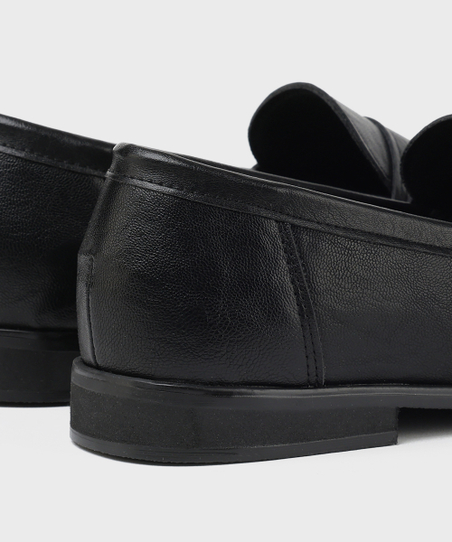 FIRENZE ATELIER（フィレンツェアトリエ）の「[SECOND.A] ショーリングディテール ユニセックス ベーシック ペニーローファー PL5900UX [WRINKLE BLACK]（ローファー・レディース・ブラック・23cm/24cm/25cm/26cm/27cm/28cm）」の3枚目の写真