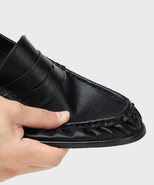 FIRENZE ATELIER（フィレンツェアトリエ）の「[SECOND.A] ショーリングディテール ユニセックス ベーシック ペニーローファー PL5900UX [WRINKLE BLACK]（ローファー・レディース・ブラック・23cm/24cm/25cm/26cm/27cm/28cm）」の13枚目の写真