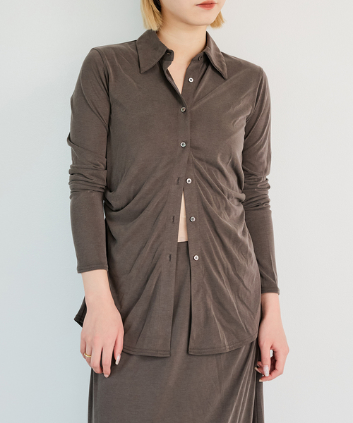 IENA LA BOUCLE(イエナラブークル)の「IENA LA BOUCLE フィブリルシャツカットソー(シャツ/ブラウス・レディース・ウッド/ブラック・FREE)」の2枚目の写真