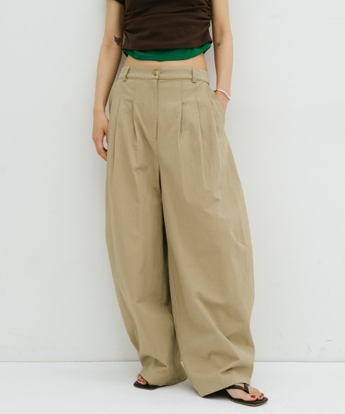 HANNE(アン)の「メニータックコットンバレルパンツ(チノパンツ・レディース・ベージュ/ブラック・S/M)」の2枚目の写真