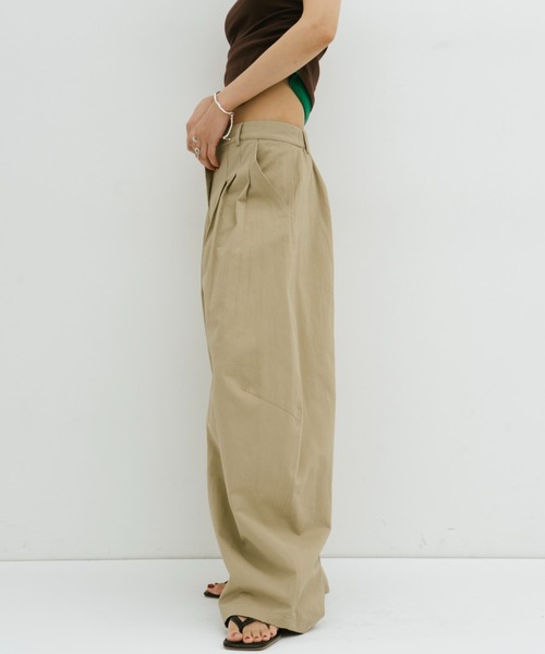 HANNE(アン)の「メニータックコットンバレルパンツ(チノパンツ・レディース・ベージュ/ブラック・S/M)」の4枚目の写真