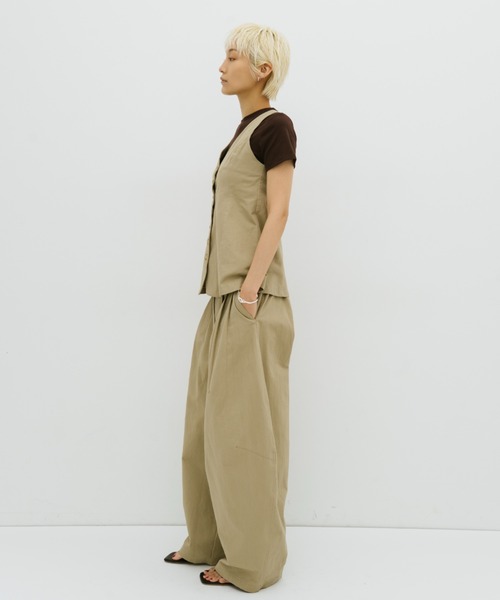 HANNE(アン)の「メニータックコットンバレルパンツ(チノパンツ・レディース・ベージュ/ブラック・S/M)」の8枚目の写真