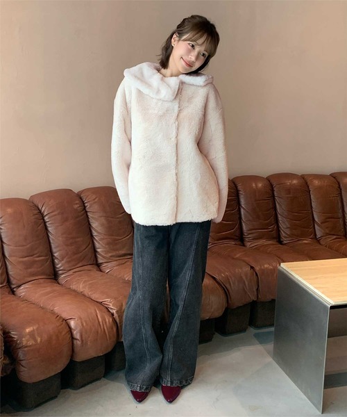 titivate（ティティベイト）の「ビッグカラーフェイクファーコート（ダウンジャケット/コート・レディース・ベージュ/オフホワイト/グレイッシュベージュ・S/M/L）」の9枚目の写真