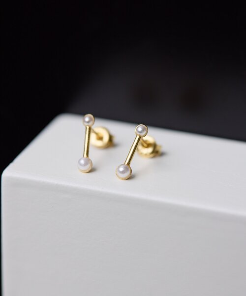 ear PAPILLONNER(イアパピヨネ)の「《スターリングシルバー使用》バーパールピアス(ピアス(両耳用)・レディース・ゴールド系その他6・FREE)」の1枚目の写真