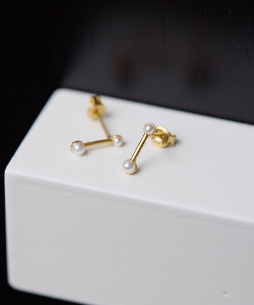 ear PAPILLONNER(イアパピヨネ)の「《スターリングシルバー使用》バーパールピアス(ピアス(両耳用)・レディース・ゴールド系その他6・FREE)」の2枚目の写真