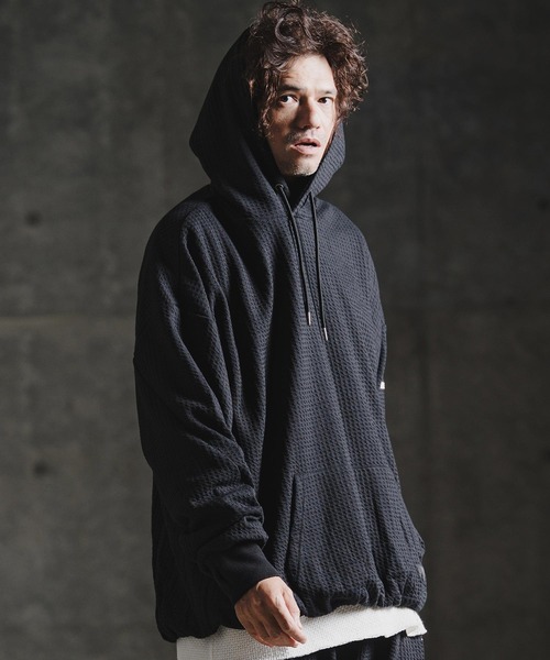 GLIMCLAP(グリムクラップ)の「mpa4163-Geometric Jacquard Jersey Shirred-Hem Hoodie パーカー(211-015-gla-cg)(パーカー・メンズ・チャコールグレー/ブラック/ロイヤルブルー・S/L/M)」の4枚目の写真