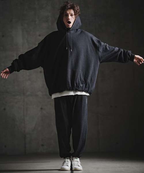 GLIMCLAP(グリムクラップ)の「mpa4163-Geometric Jacquard Jersey Shirred-Hem Hoodie パーカー(211-015-gla-cg)(パーカー・メンズ・チャコールグレー/ブラック/ロイヤルブルー・S/L/M)」の8枚目の写真