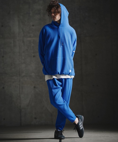 GLIMCLAP(グリムクラップ)の「mpa4163-Geometric Jacquard Jersey Shirred-Hem Hoodie パーカー(211-015-gla-cg)(パーカー・メンズ・チャコールグレー/ブラック/ロイヤルブルー・S/L/M)」の13枚目の写真