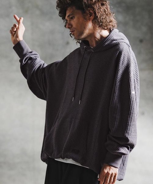 GLIMCLAP(グリムクラップ)の「mpa4163-Geometric Jacquard Jersey Shirred-Hem Hoodie パーカー(211-015-gla-cg)(パーカー・メンズ・チャコールグレー/ブラック/ロイヤルブルー・S/L/M)」の18枚目の写真