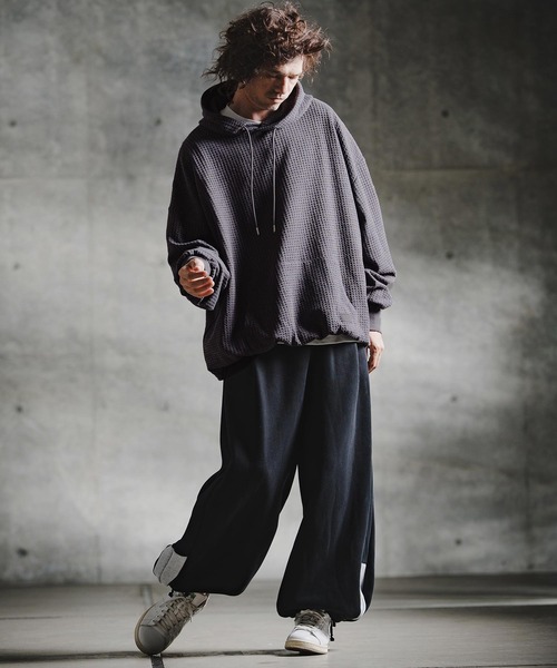 GLIMCLAP(グリムクラップ)の「mpa4163-Geometric Jacquard Jersey Shirred-Hem Hoodie パーカー(211-015-gla-cg)(パーカー・メンズ・チャコールグレー/ブラック/ロイヤルブルー・S/L/M)」の20枚目の写真