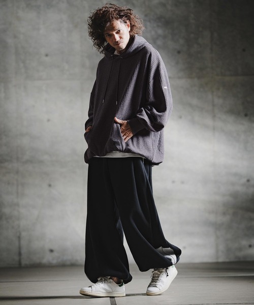 GLIMCLAP(グリムクラップ)の「mpa4163-Geometric Jacquard Jersey Shirred-Hem Hoodie パーカー(211-015-gla-cg)(パーカー・メンズ・チャコールグレー/ブラック/ロイヤルブルー・S/L/M)」の21枚目の写真