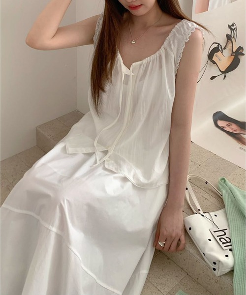Chiina(チーナ)の「【Chiina】フロントボタンキャミトップス(シャツ/ブラウス・レディース・ホワイト/グレー/ブラック・FREE)」の2枚目の写真