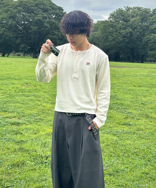 MandO(エムオー)(エムオー)の「【ユニセックス】ワンポイント刺繍ヘンリーネックニット(ニット/セーター・メンズ・オフホワイト/チャコールグレー/ブラック・LARGE/MEDIUM)」の12枚目の写真