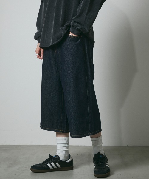 DAZE（デイズ）の「デニム ワイドハーフパンツ（デニムパンツ・メンズ・ブラック系/ダークブルー・SMALL/MEDIUM/LARGE/X-LARGE）」の3枚目の写真