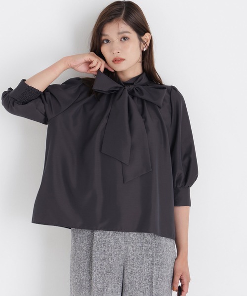 NATURAL BEAUTY BASIC(ナチュラルビューティーベーシック)の「リボンボウタイブラウス(シャツ/ブラウス・レディース・チャコールグレー/ライトグリーン/ベージュ系その他/ホワイト系その他・フリ-)」の2枚目の写真