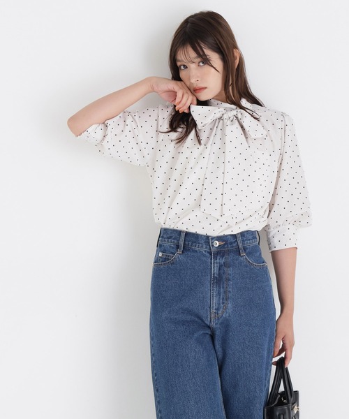 NATURAL BEAUTY BASIC(ナチュラルビューティーベーシック)の「リボンボウタイブラウス(シャツ/ブラウス・レディース・チャコールグレー/ライトグリーン/ベージュ系その他/ホワイト系その他・フリ-)」の10枚目の写真