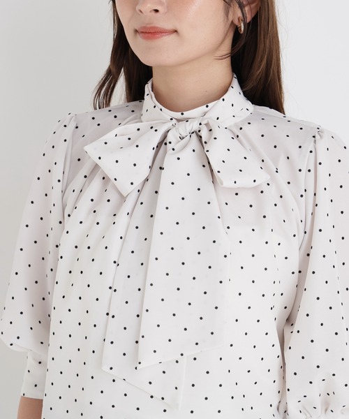 NATURAL BEAUTY BASIC(ナチュラルビューティーベーシック)の「リボンボウタイブラウス(シャツ/ブラウス・レディース・チャコールグレー/ライトグリーン/ベージュ系その他/ホワイト系その他・フリ-)」の14枚目の写真